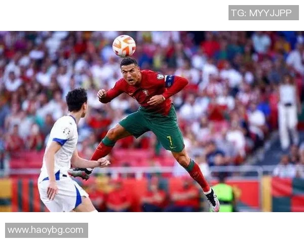 足球球星亲自踢过的足球背后的故事与历史价值解析 足球球星亲自踢过的足球背后的故事与历史价值解析