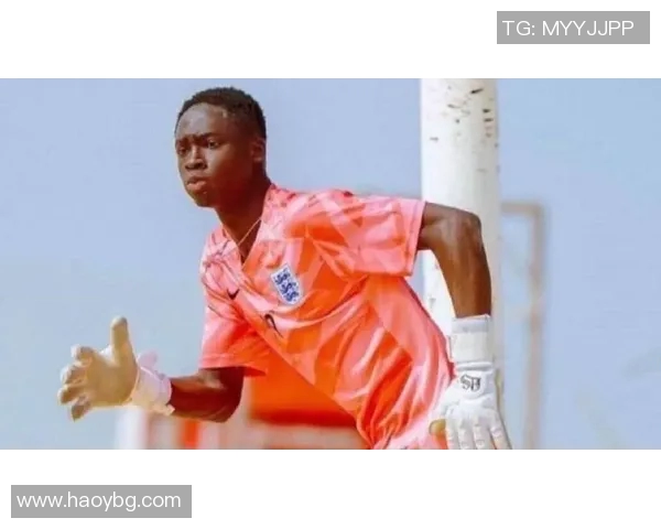 2002年出生的足球新星长发飘逸白净少年魅力引人注目 2002年出生的足球新星长发飘逸白净少年魅力引人注目